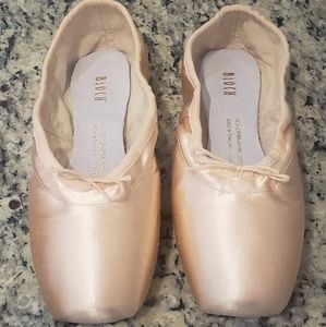 Bloch Synergy 3/4 Pointe shoes, size 6 YY